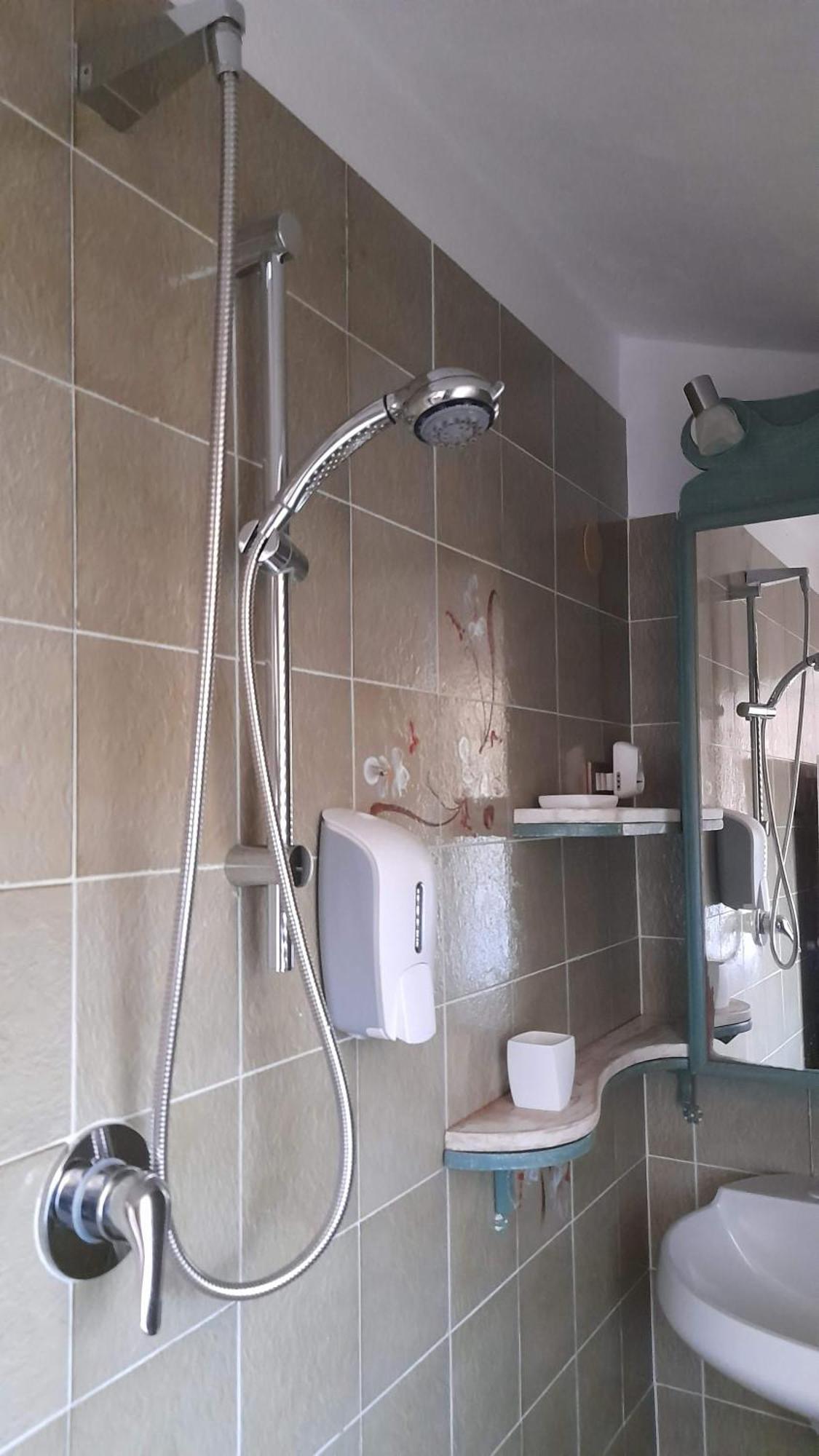 Invit Arti B&B Capoterra Cameră foto